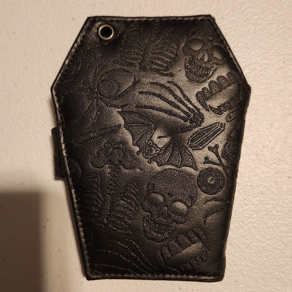 Kreepsville 666 Gothic Black Embossed Coffin Wallet - Picture 7 of 11